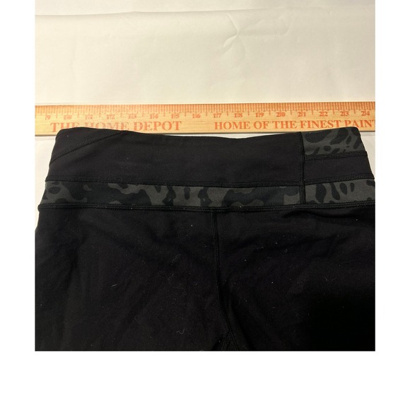 Lululemon Athletica Shorts‎ Athletic Running Activewear Black Leopard Print Sz 6 - Picture 1 of 3